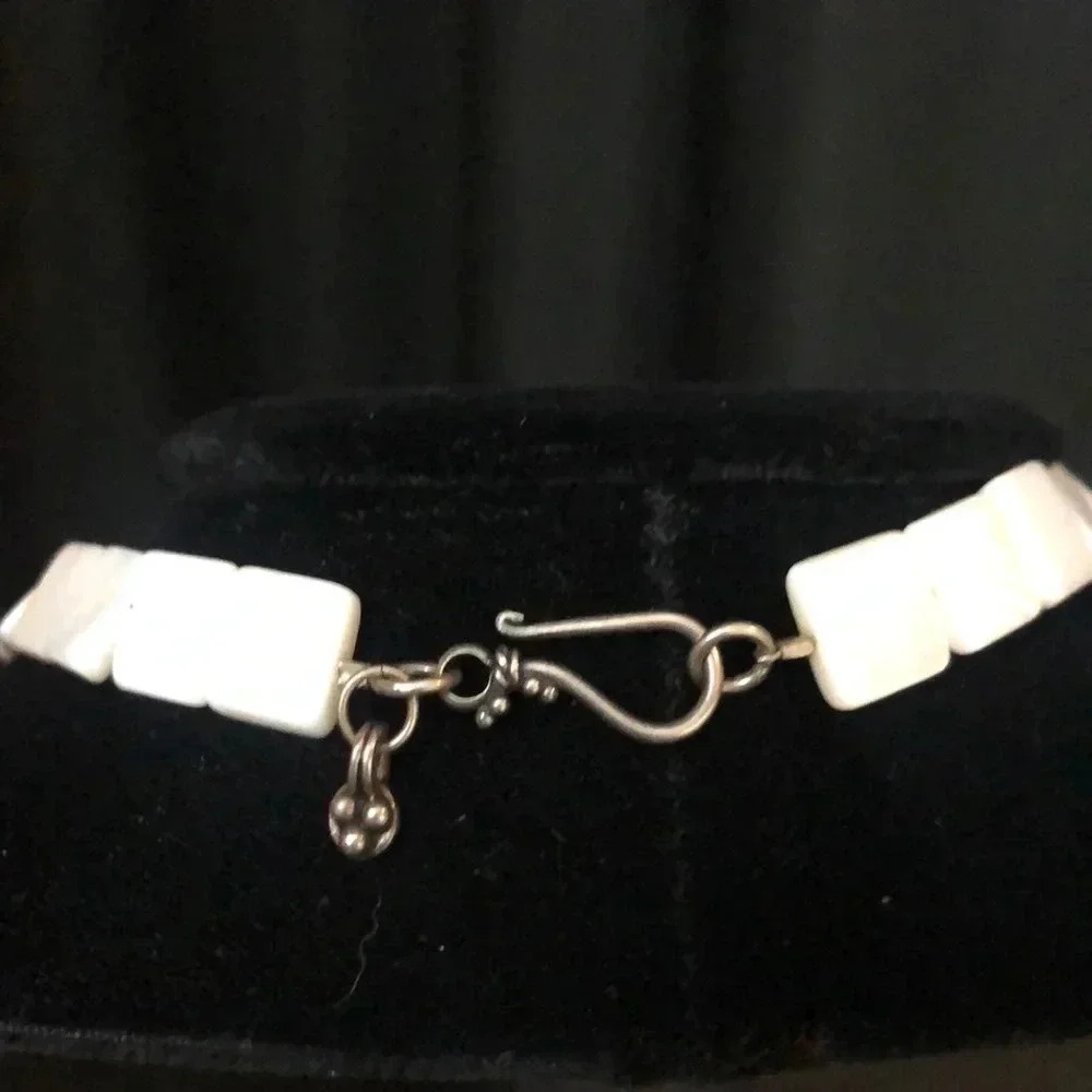 White Shell‎ Necklace - Picture 3 of 3